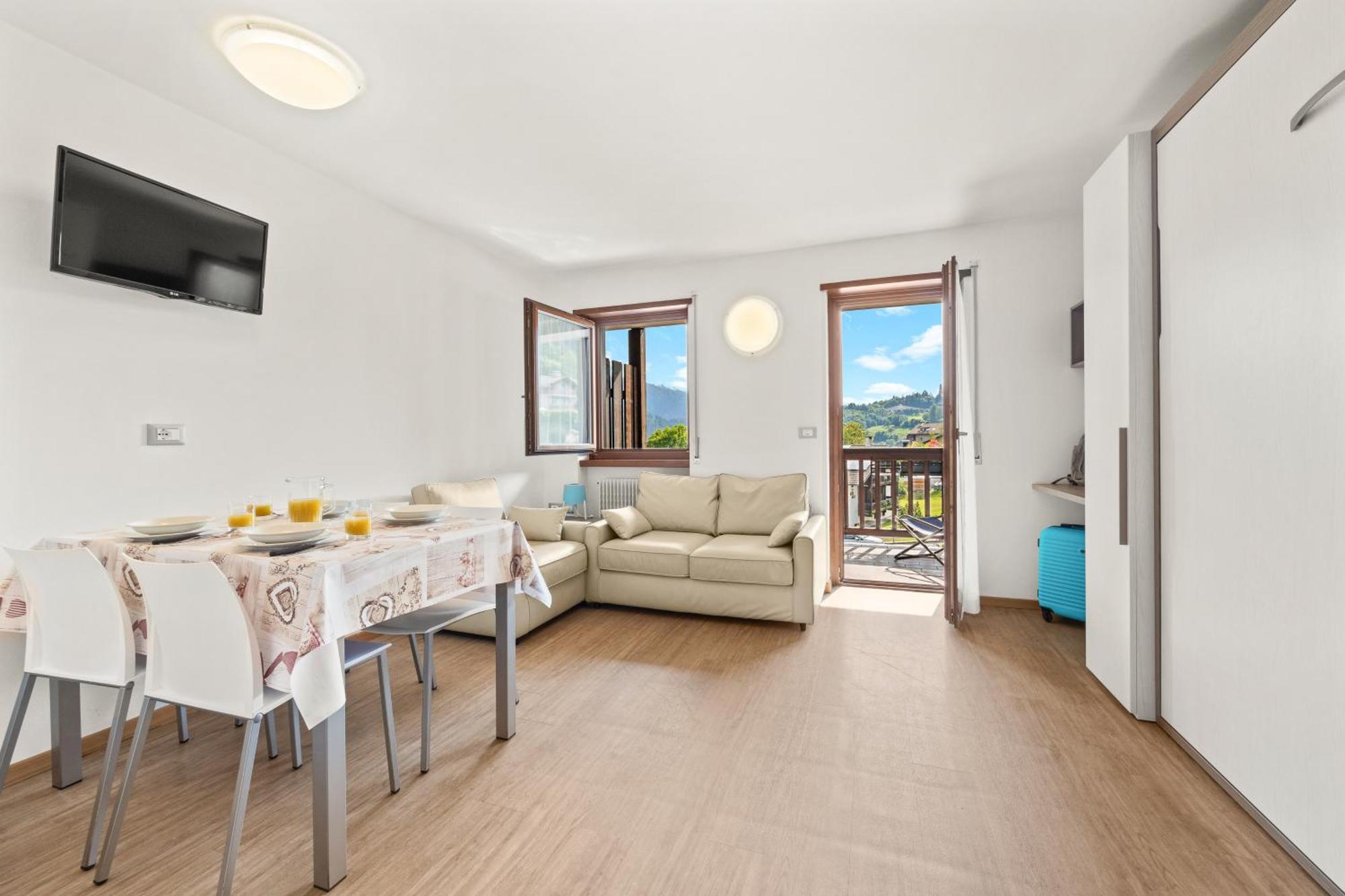 Aparthotel Des Alpes Cavalese Exteriör bild