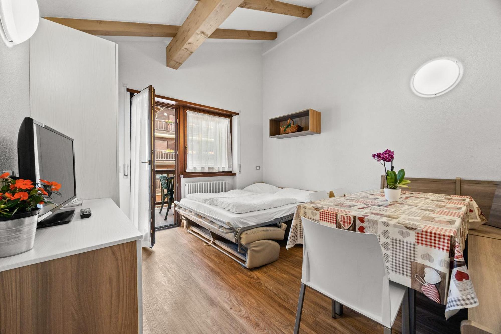 Aparthotel Des Alpes Cavalese Exteriör bild