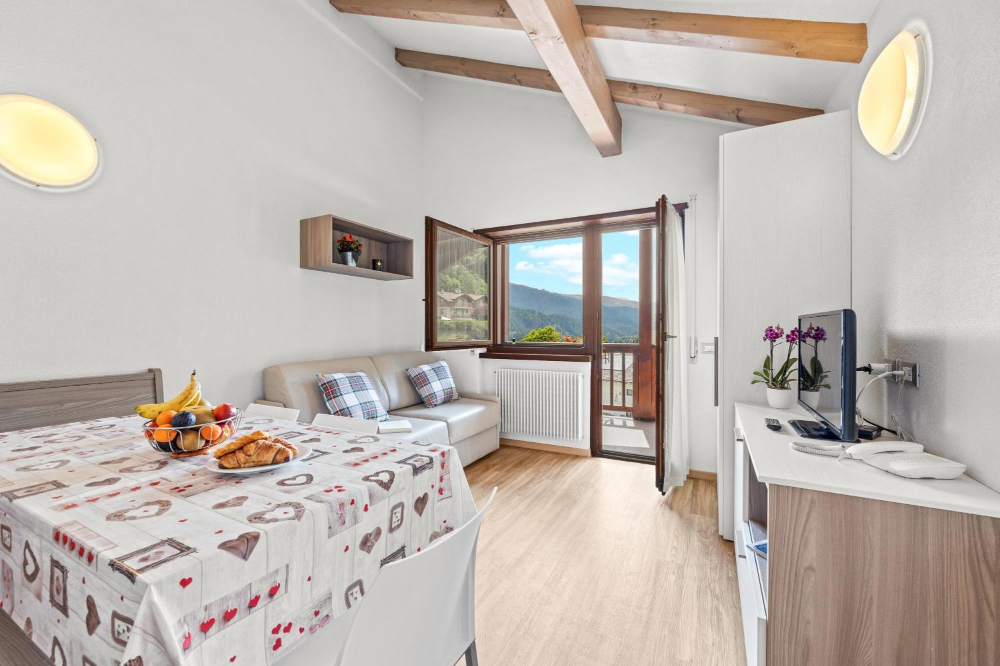 Aparthotel Des Alpes Cavalese Exteriör bild