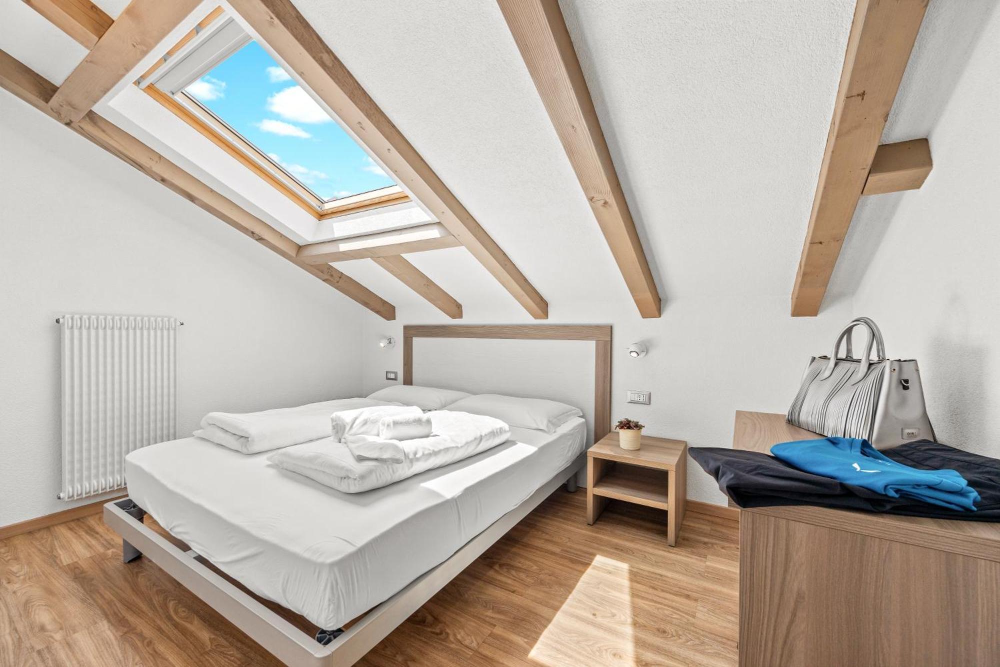 Aparthotel Des Alpes Cavalese Exteriör bild