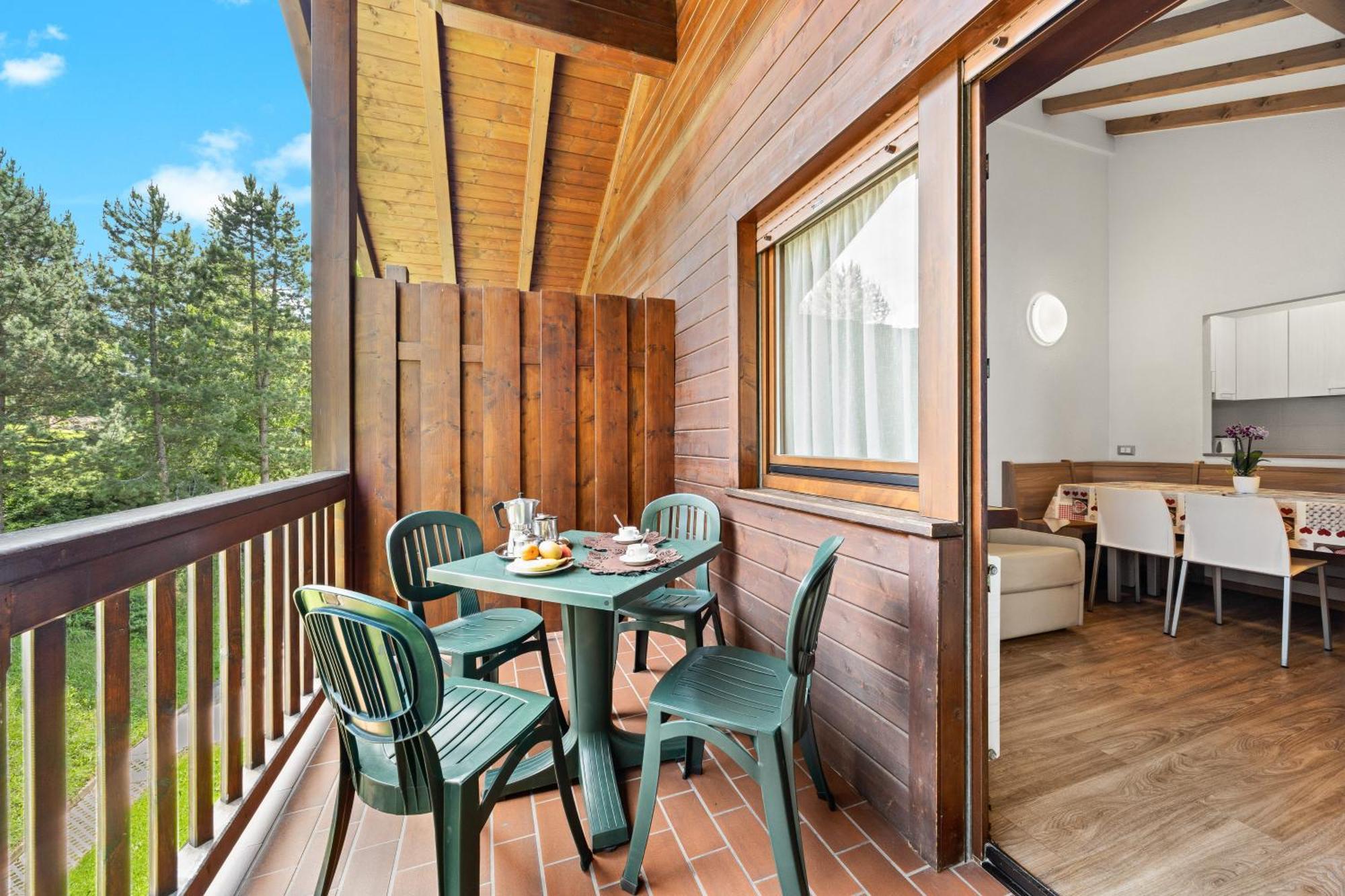Aparthotel Des Alpes Cavalese Exteriör bild