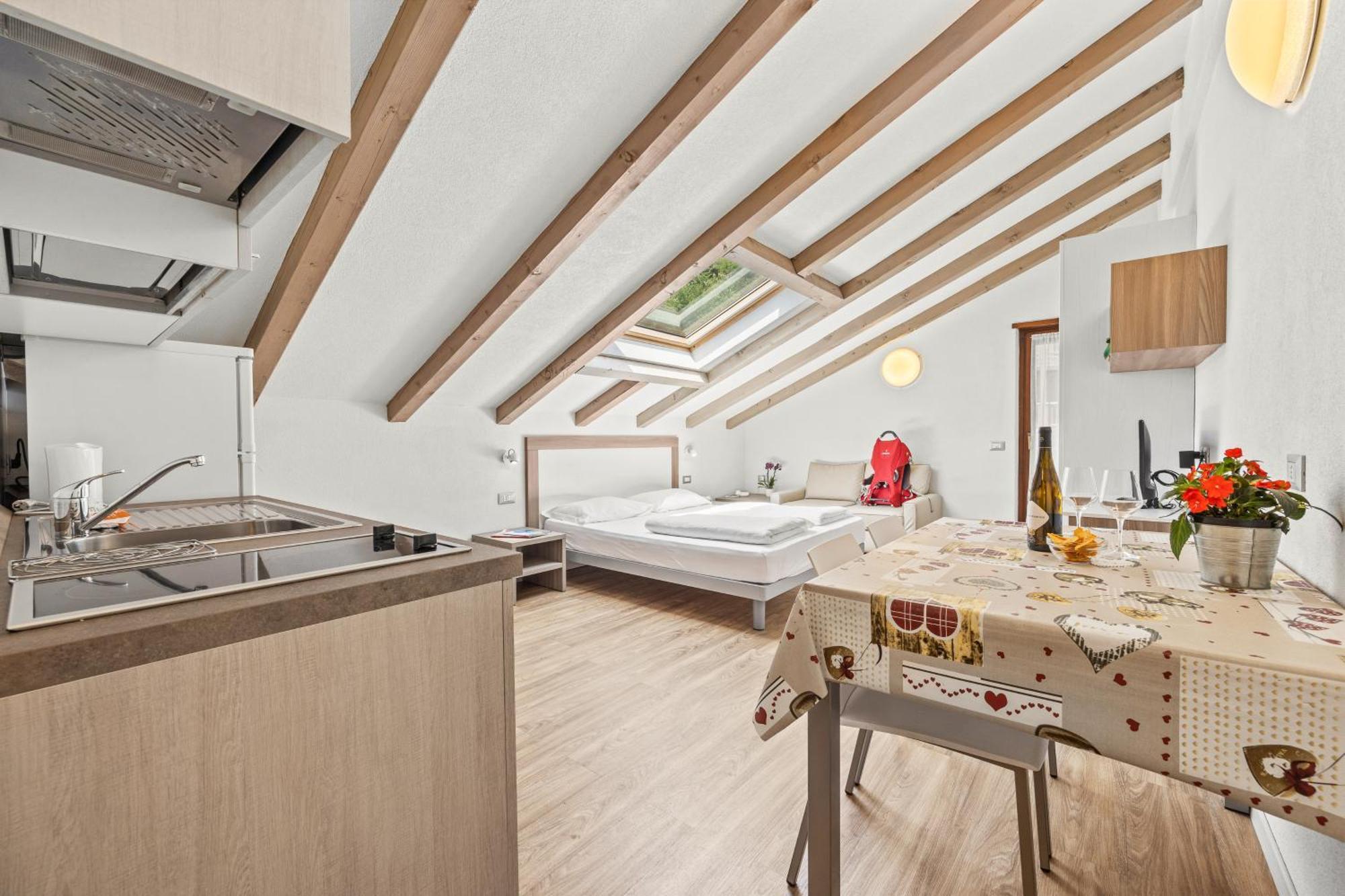 Aparthotel Des Alpes Cavalese Exteriör bild