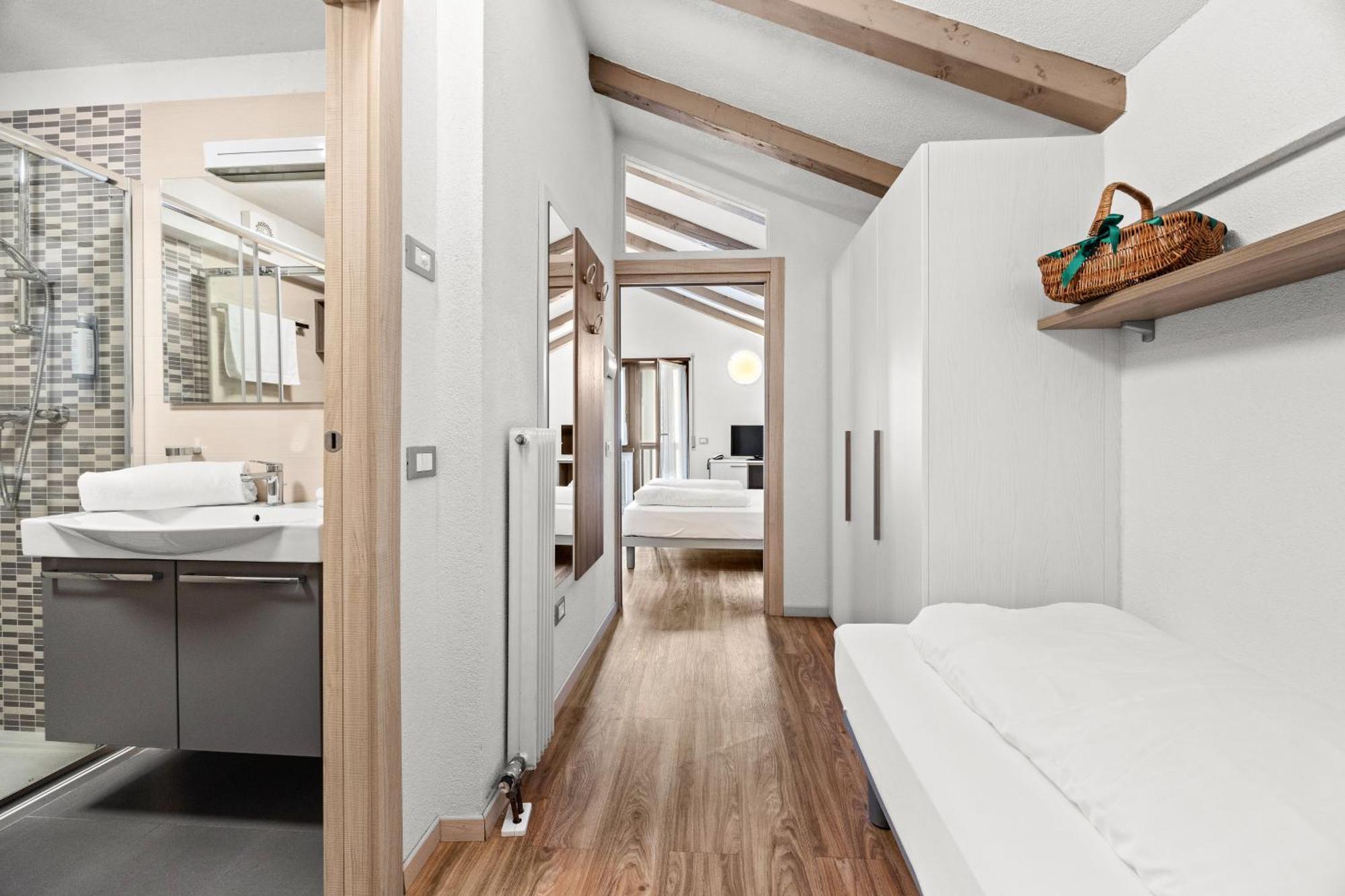 Aparthotel Des Alpes Cavalese Exteriör bild
