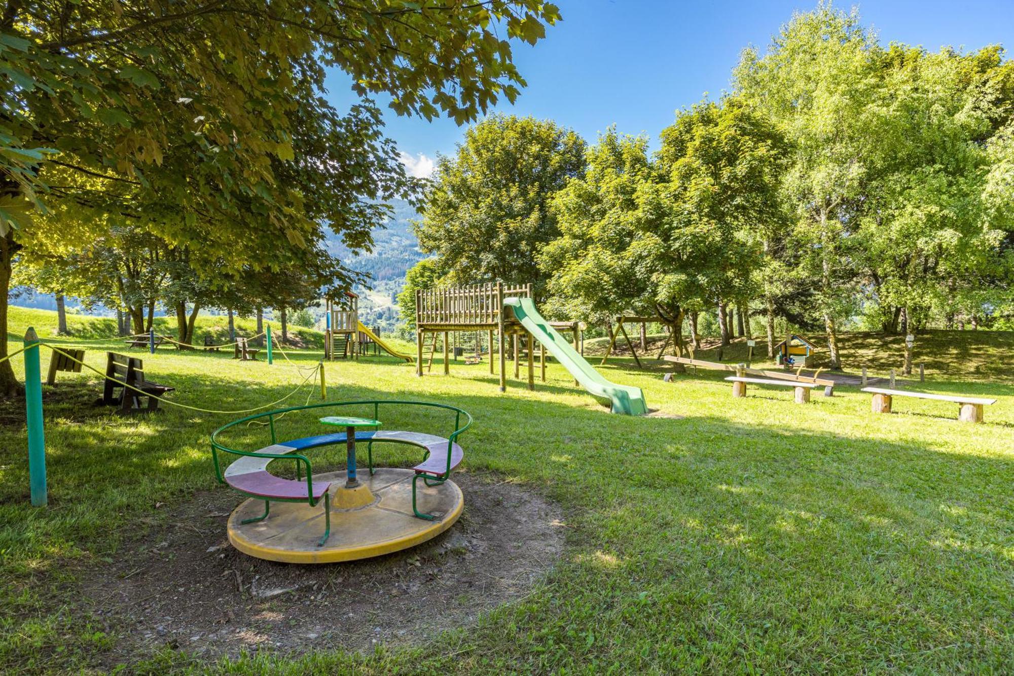 Aparthotel Des Alpes Cavalese Exteriör bild