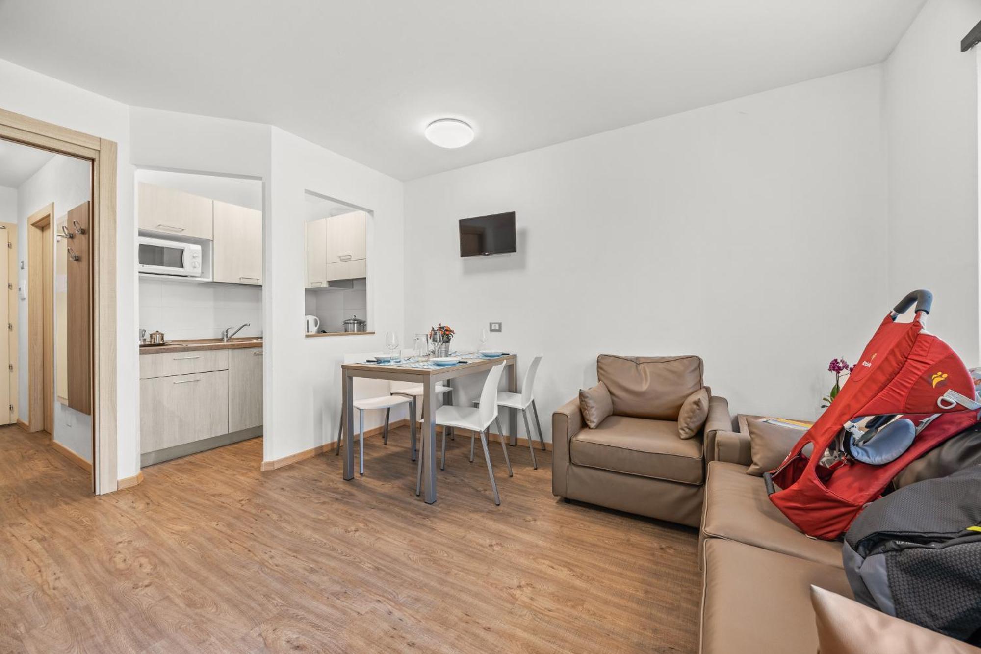 Aparthotel Des Alpes Cavalese Rum bild