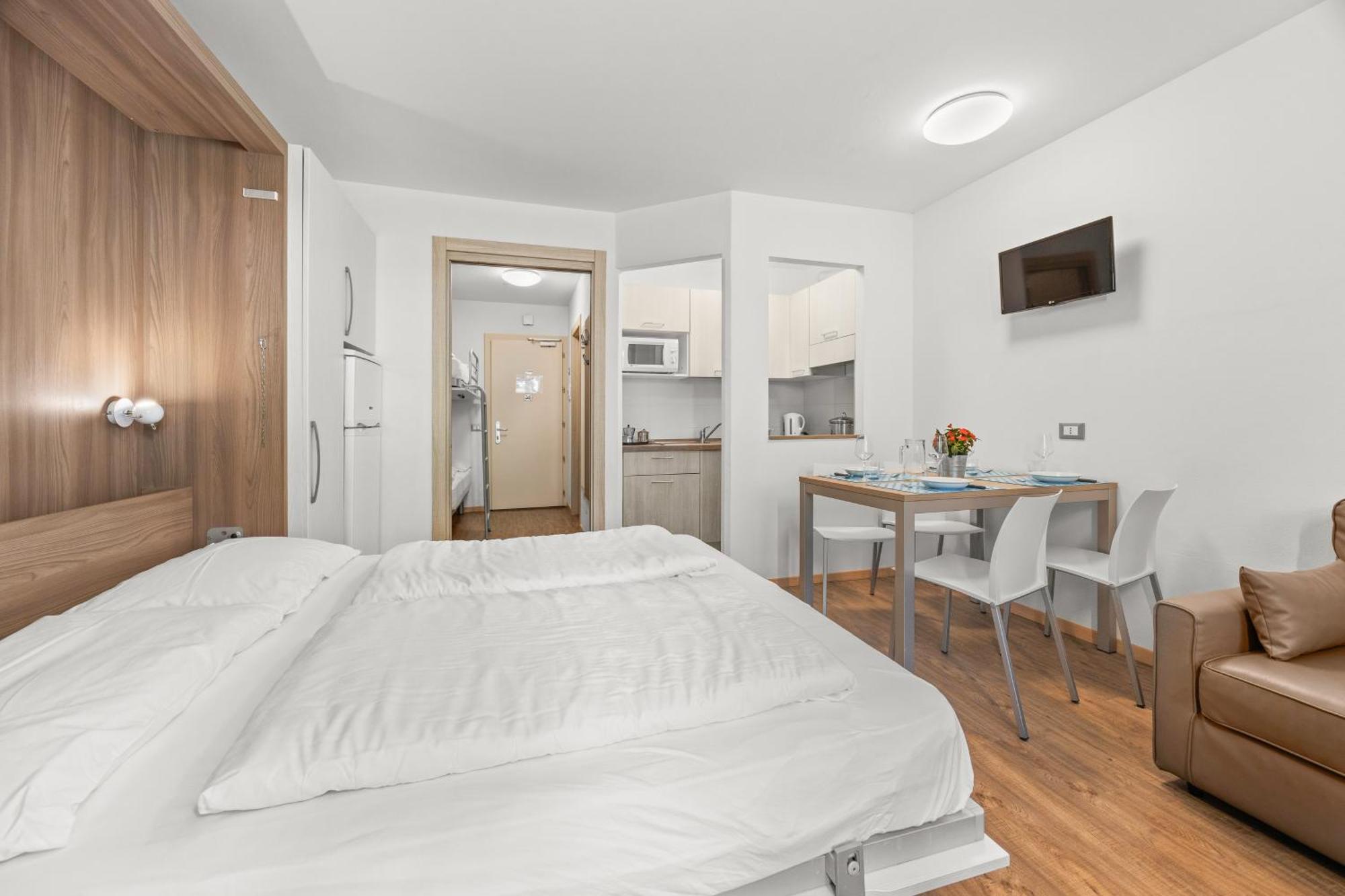 Aparthotel Des Alpes Cavalese Rum bild