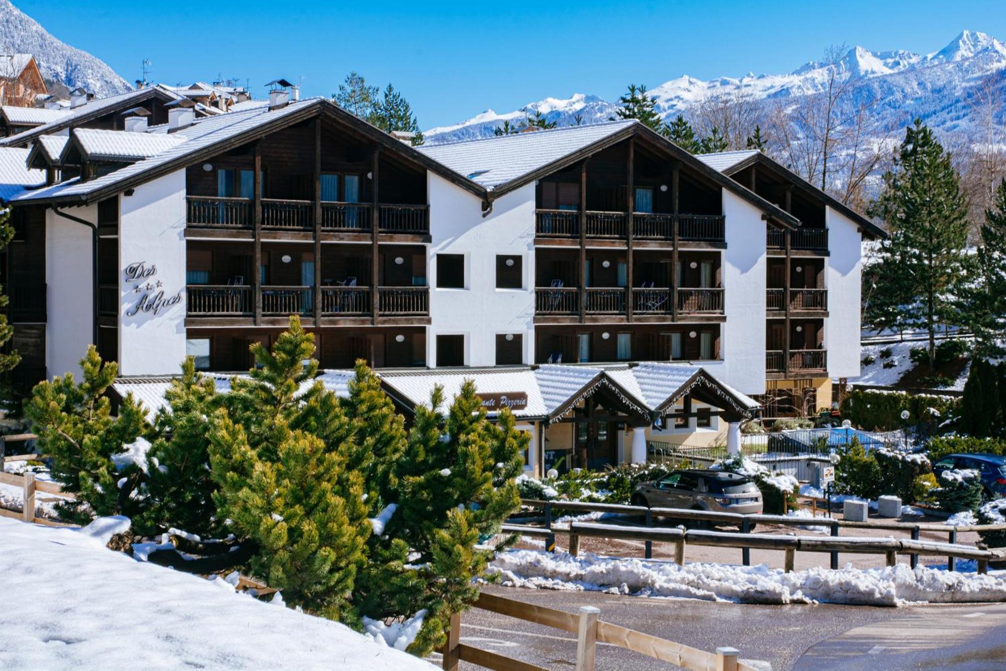 Aparthotel Des Alpes Cavalese Exteriör bild