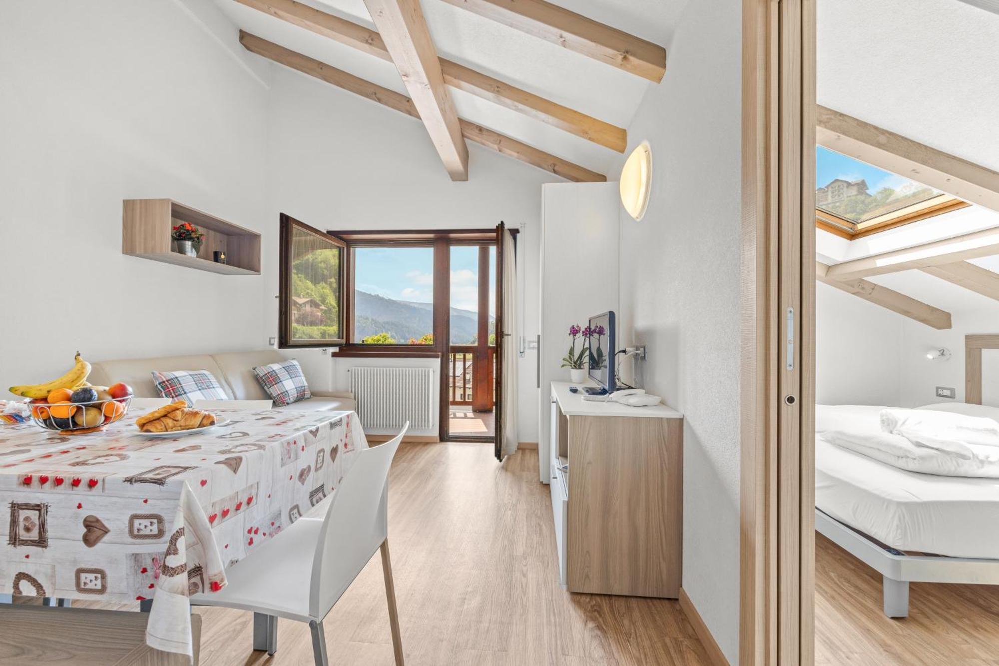 Aparthotel Des Alpes Cavalese Rum bild