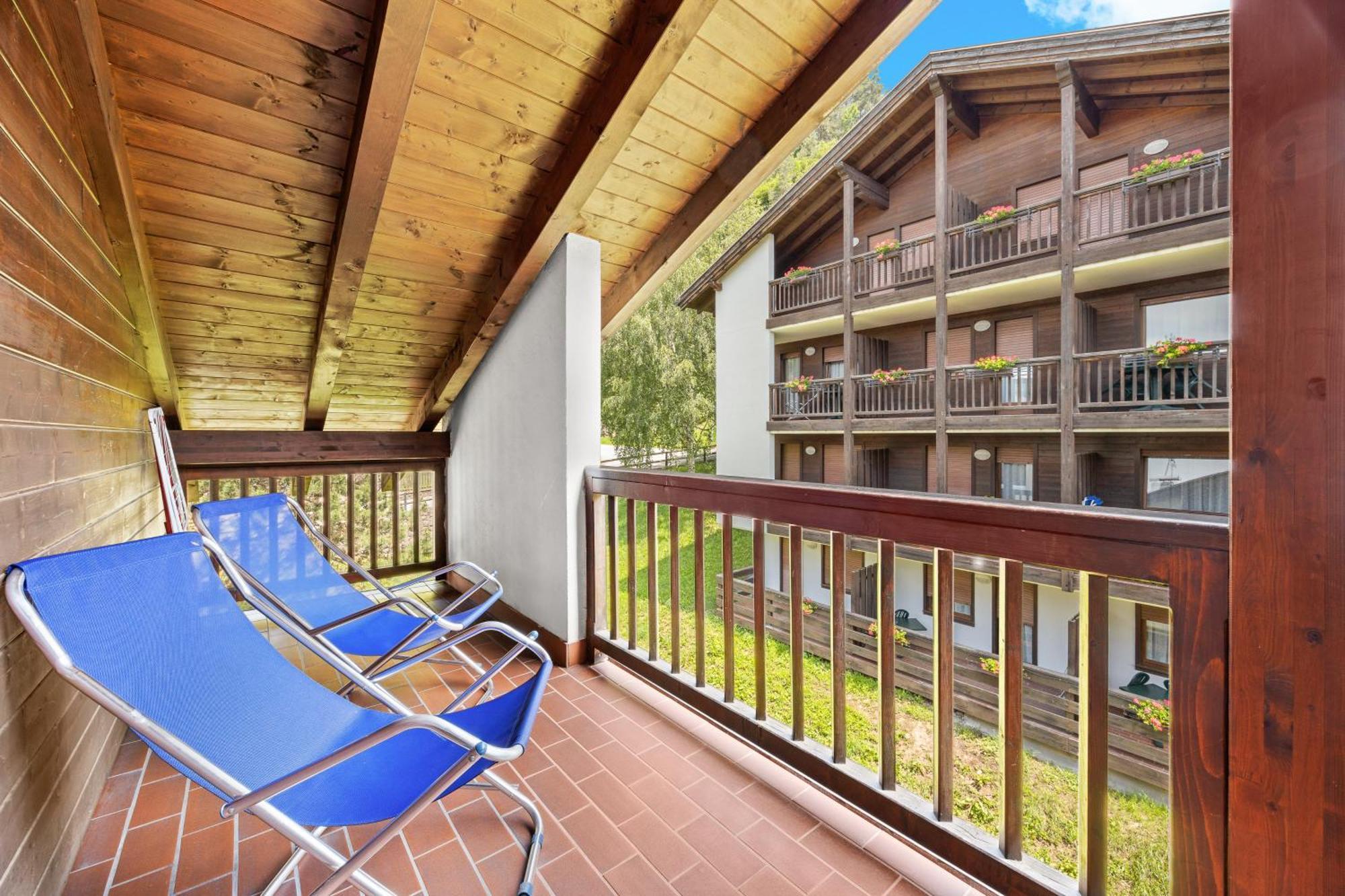 Aparthotel Des Alpes Cavalese Rum bild