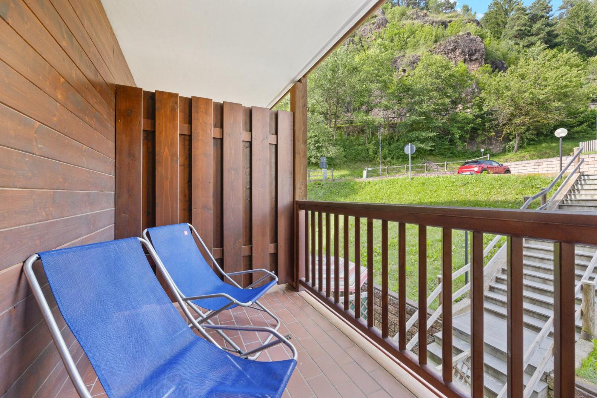 Aparthotel Des Alpes Cavalese Rum bild