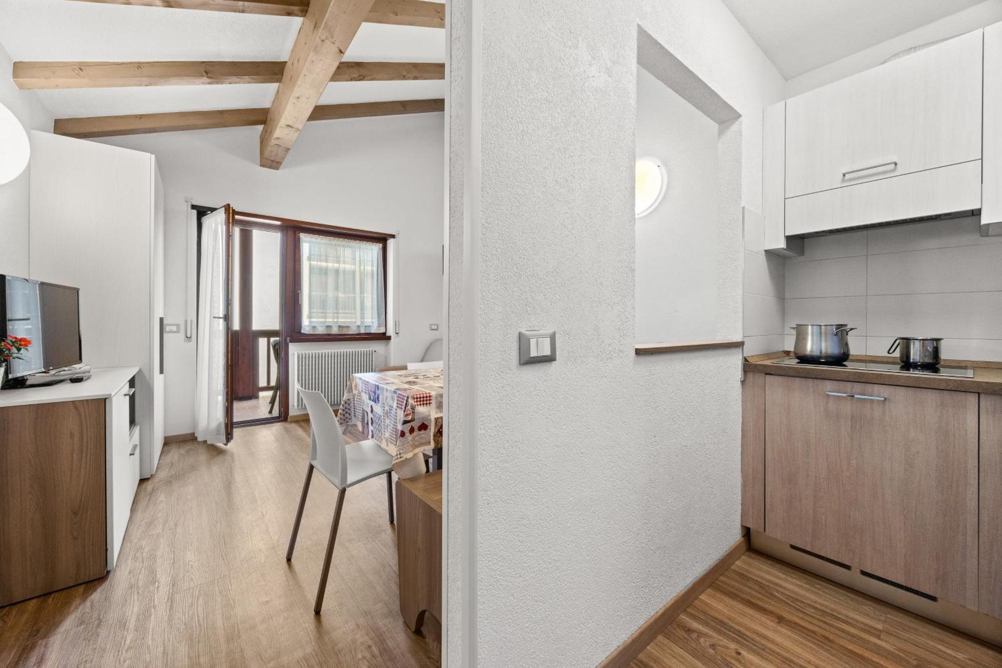 Aparthotel Des Alpes Cavalese Rum bild